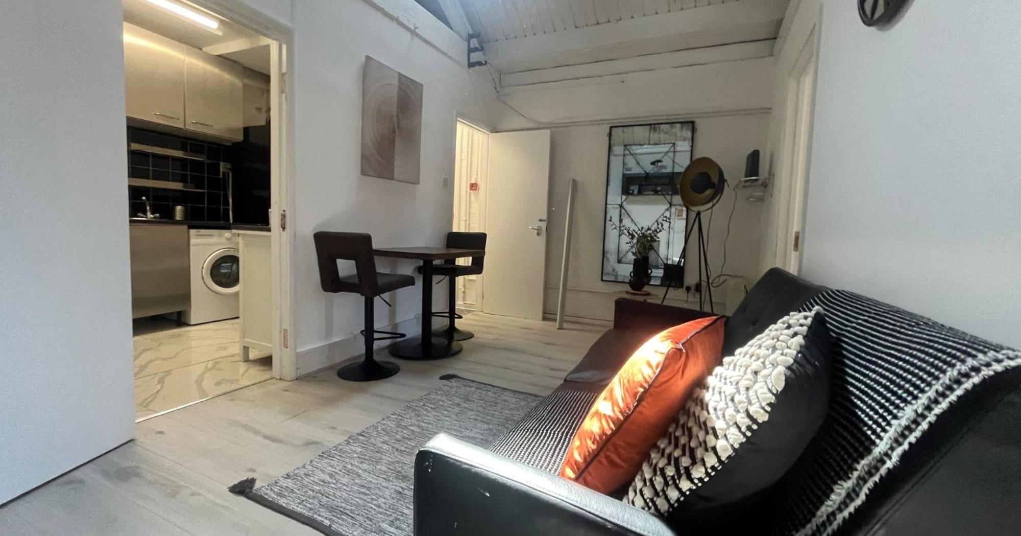 Nifty 2 Bedroom Flat In Goswell Rd