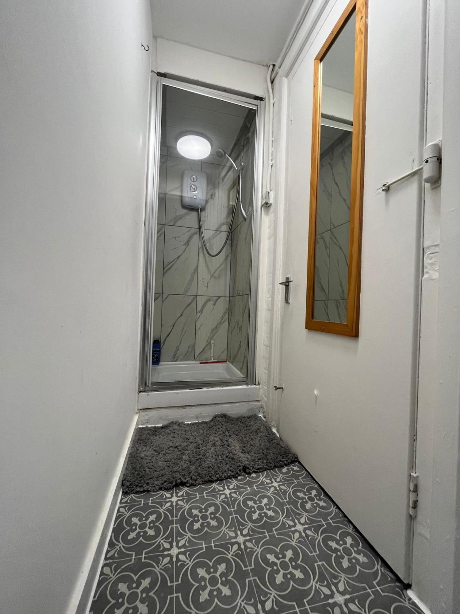 Nifty 2 Bedroom Flat In Goswell Rd * London