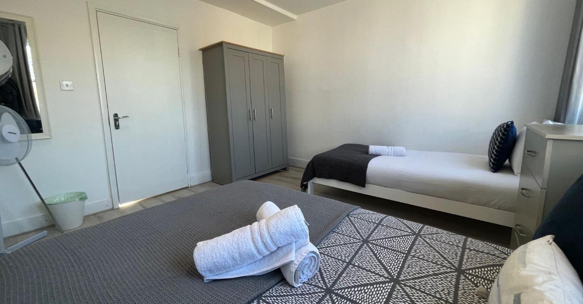 Nifty 2 Bedroom Flat In Goswell Rd Apartment *